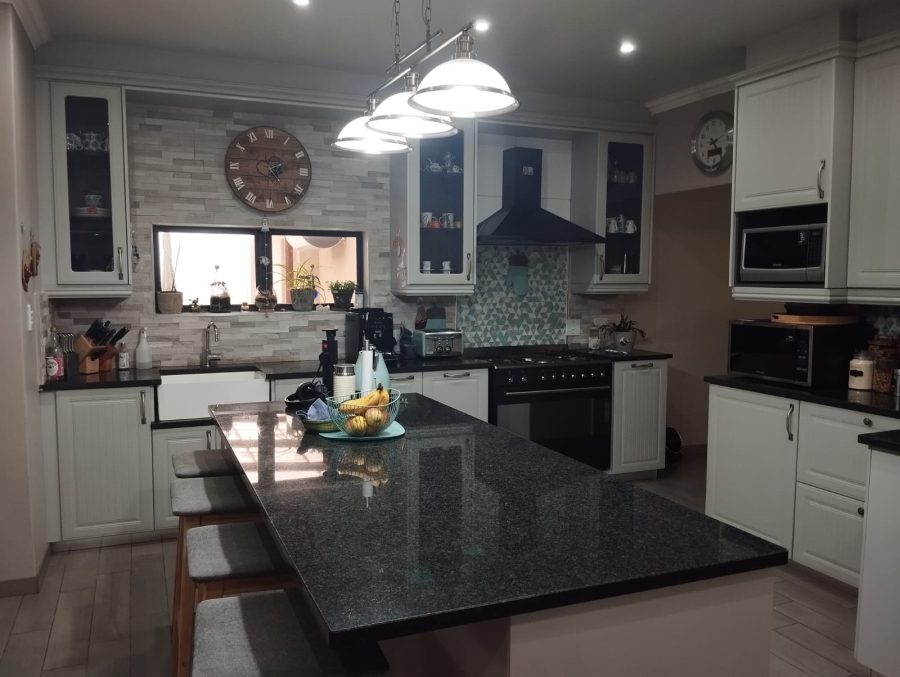 4 Bedroom Property for Sale in Grimbeeck Park North West